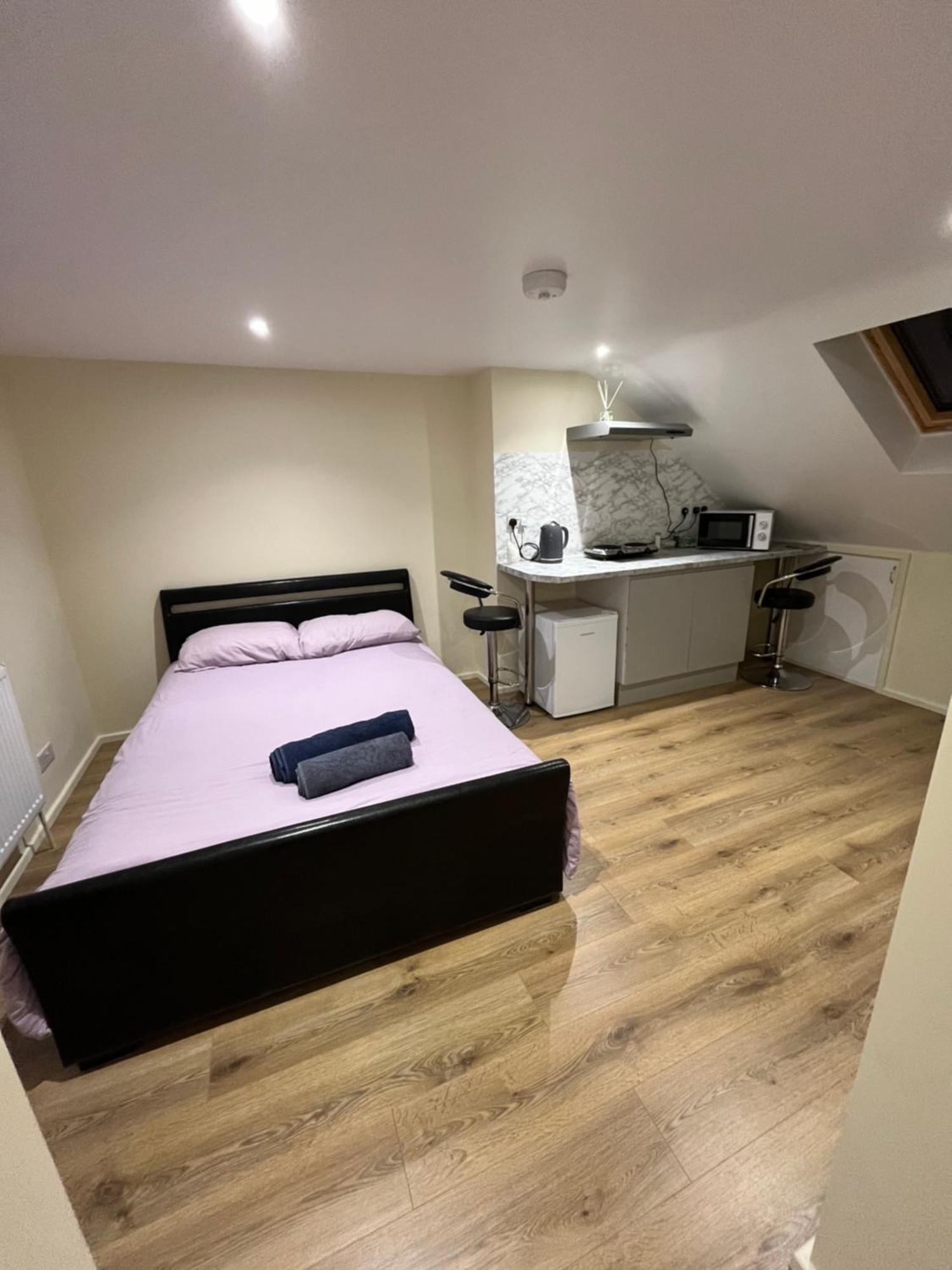 Homestay L-houses Dagenham